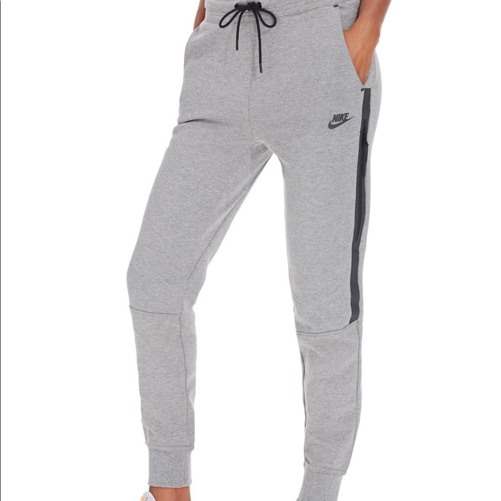 NIKE TECH FLEECE JOGGERS SIZE MEDIUM